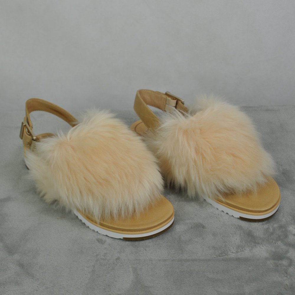 UGG Holly sandal. 💕ADORABLE on 💕 - Picture 2 of 6